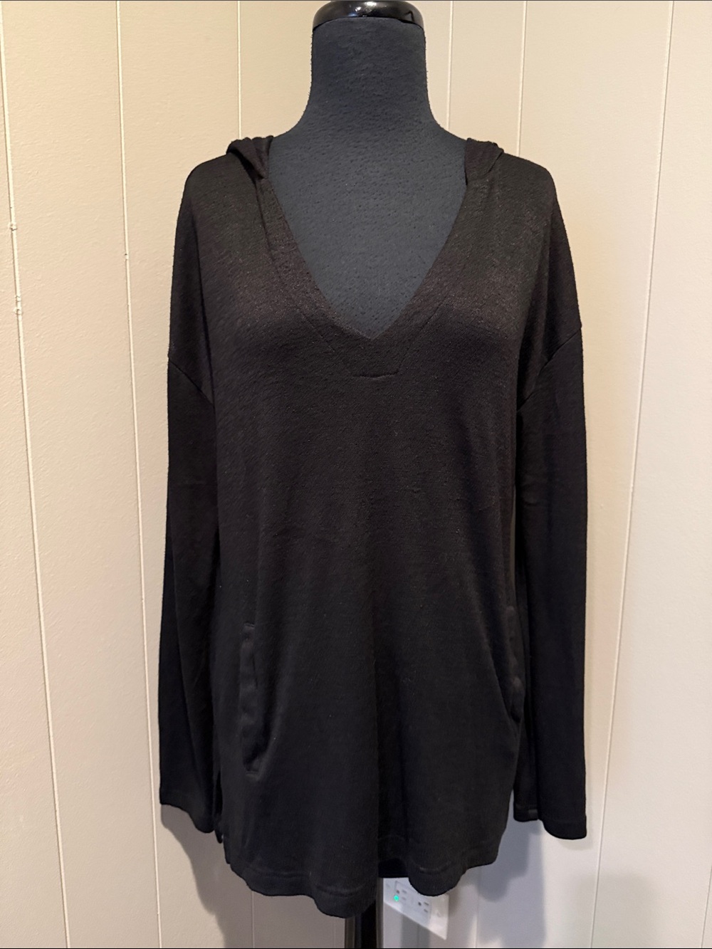 Banana Republic Women’s Small Luxespun Black V-Neck Hoodie Sweater